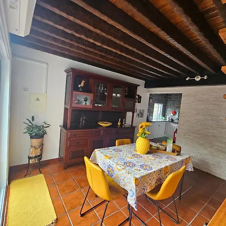 Nyaraló Paradise House *